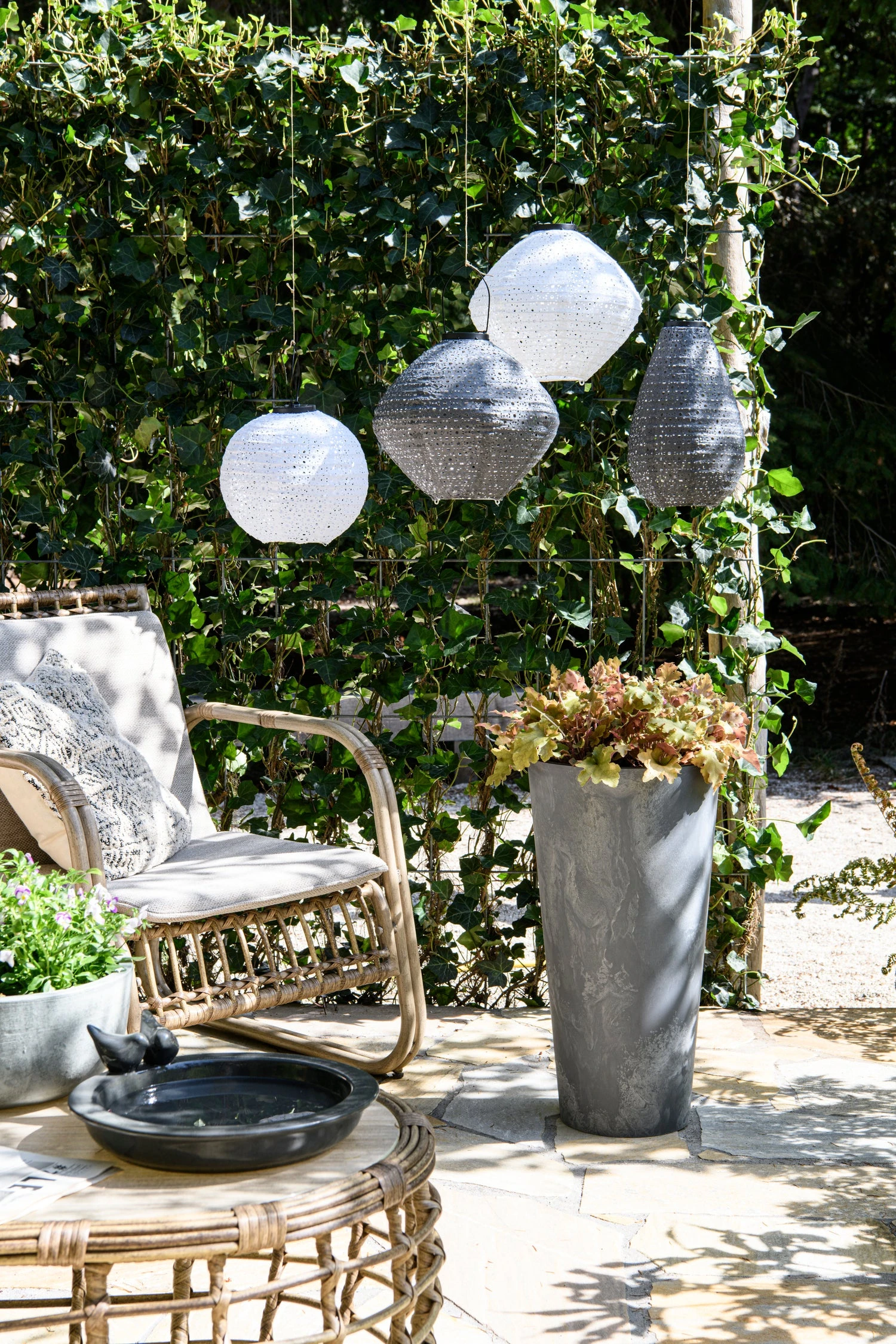 Intratuin Vogel Voeder- En Drinkschaal Emmy Donkergrijs D 32 Cm 4 Intratuin Vogel Voeder- En Drinkschaal Emmy Donkergrijs D 32 Cm - Afbeelding 2